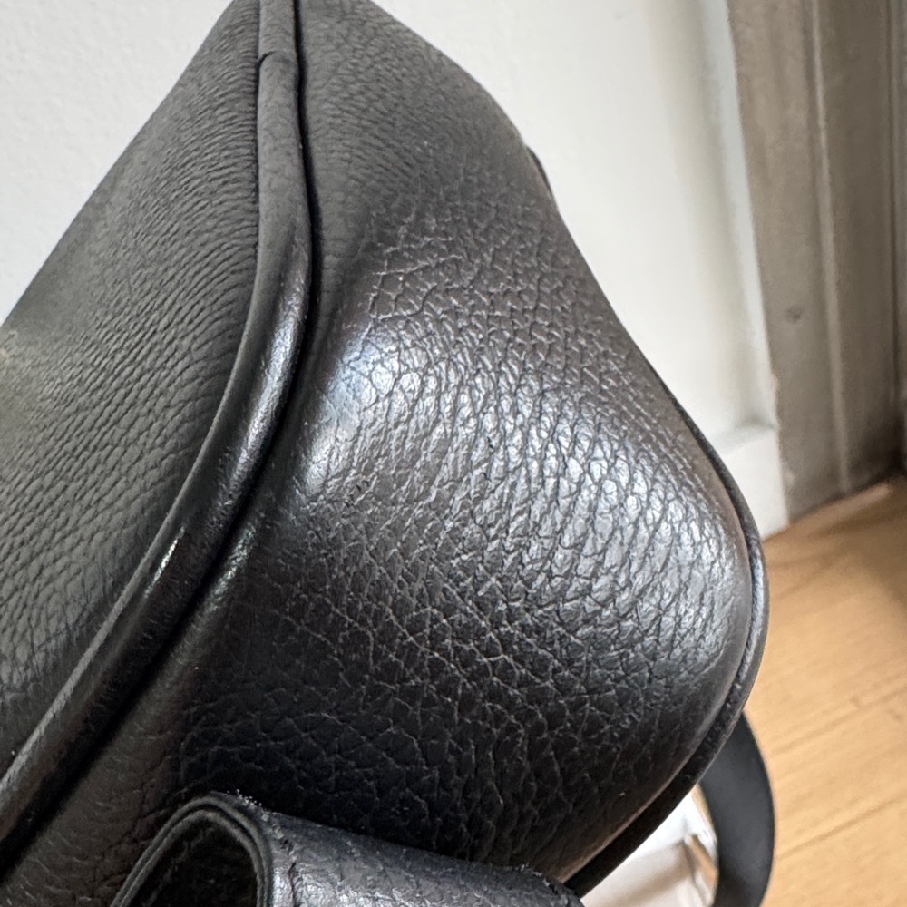 Gucci Black Leather Messenger Bag with Gold Accents - Picture 9 of 15
